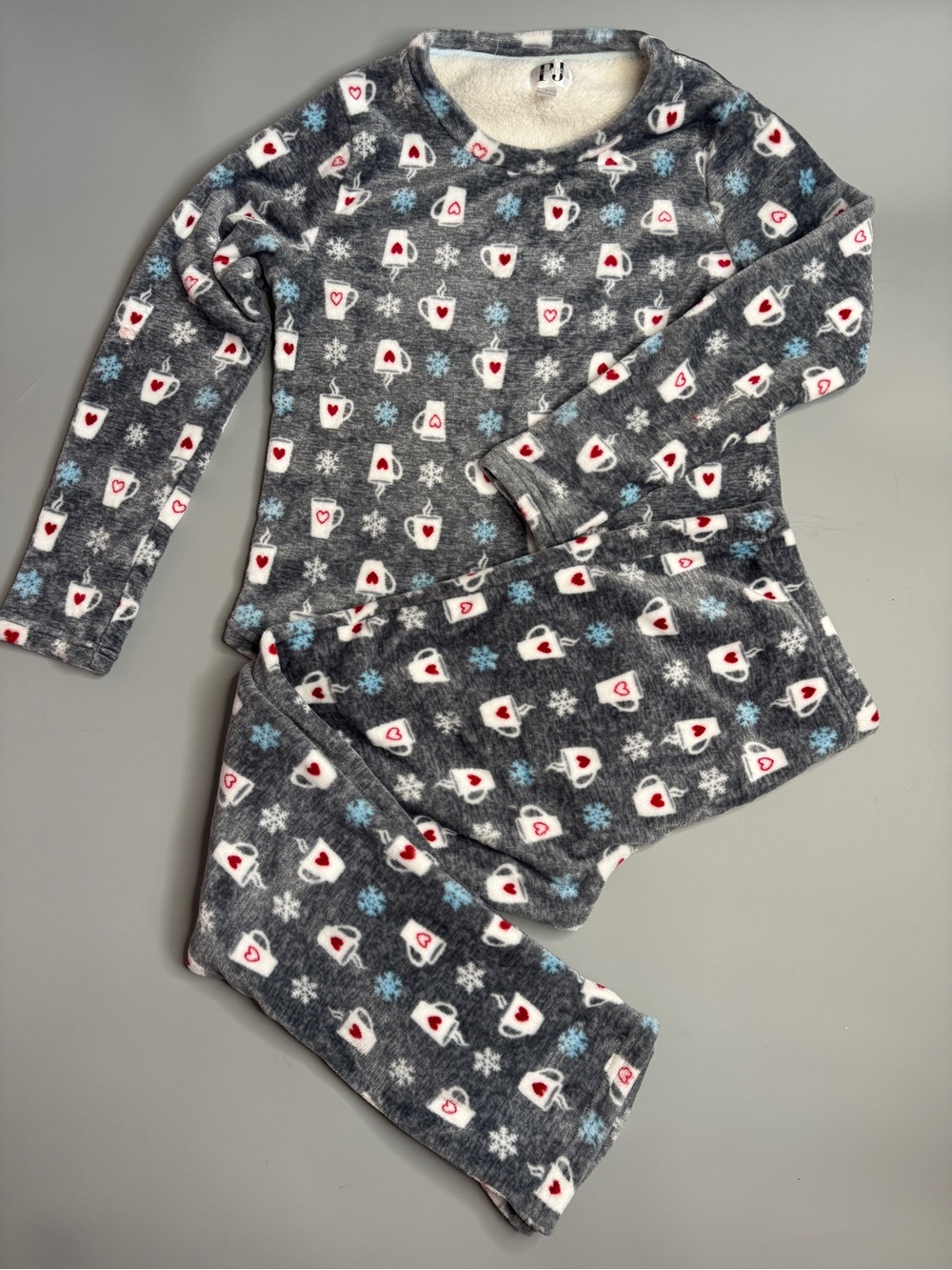 PJ Essentials Cozy Gray Women Fleece Pajama Set with Hot Cocoa & Snowflake Print